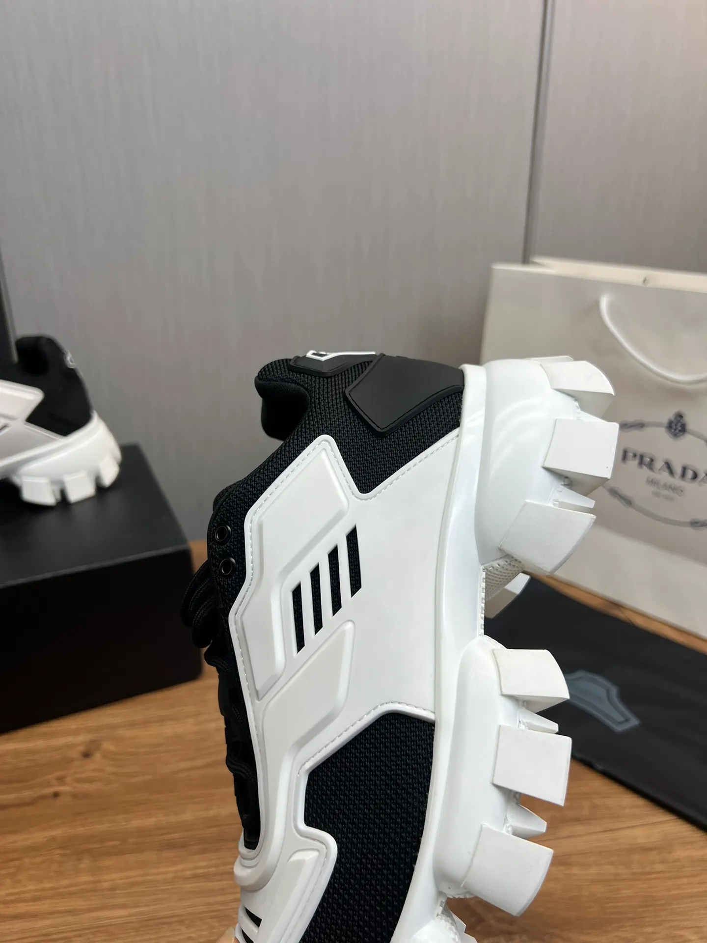 Men's shoes 💰620💰 [PRADA] Popular thick-soled shoes for couples 👩‍❤️‍👨 Available all year round ✔️Official website synchronization Original fly-knit film fabric + cowhide lining, 1⃣️ to 1⃣️ replica, original sole, 36-45 (45 made to order, non-refundable)